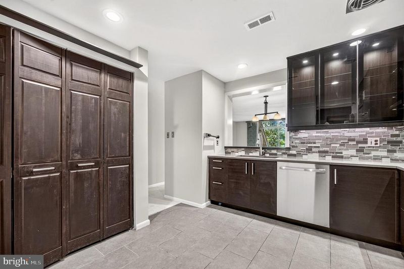 2212 S Randolph St #1, Arlington, VA 22204
