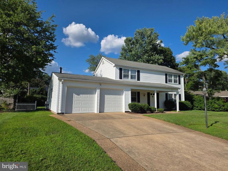 13124 Memory Ln, Fairfax, VA 22033
