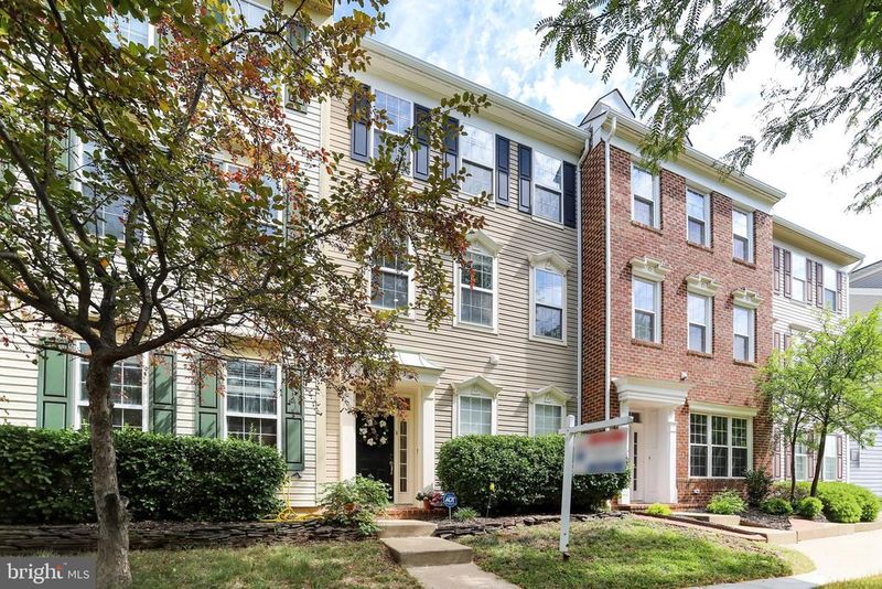 42790 Cedar Hedge St, Chantilly, VA 20152