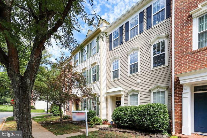 42790 Cedar Hedge St, Chantilly, VA 20152