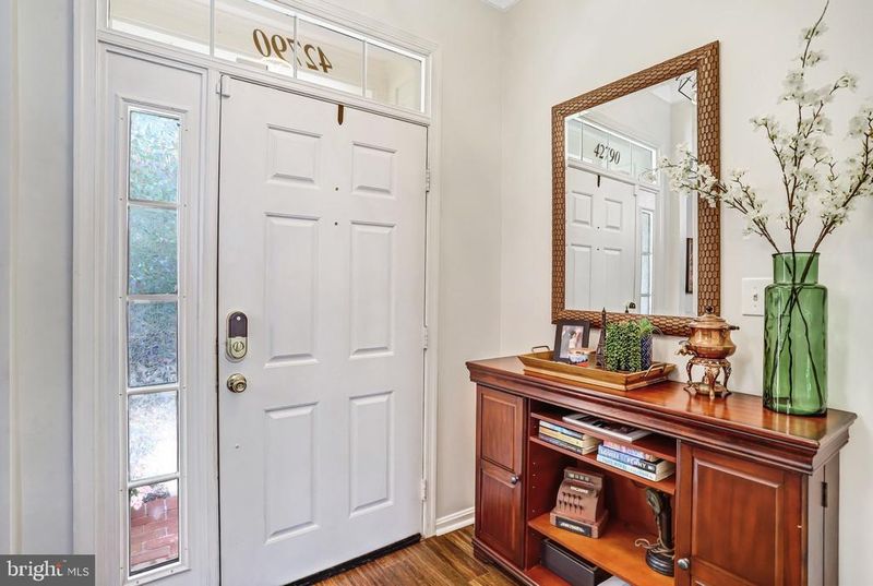 42790 Cedar Hedge St, Chantilly, VA 20152