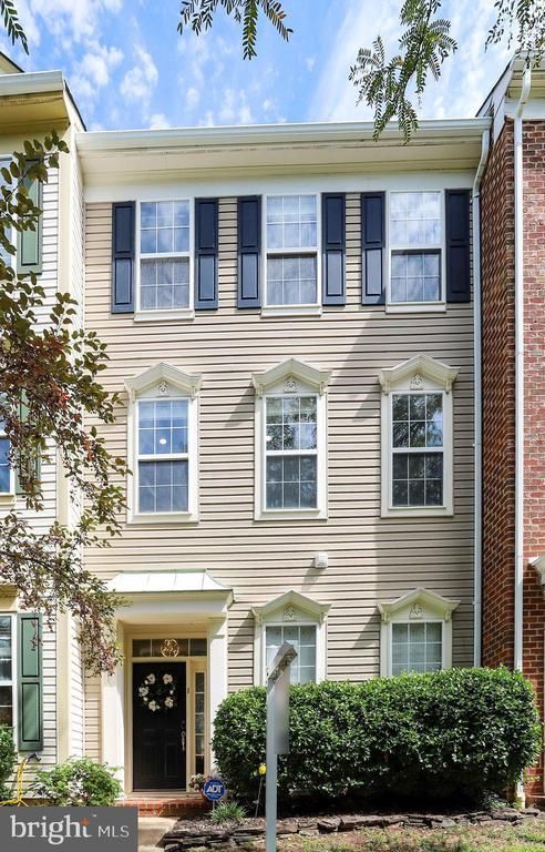 42790 Cedar Hedge St, Chantilly, VA 20152