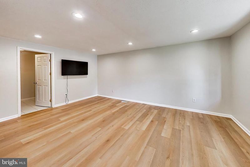 9152 Burke Rd, Burke, VA 22015