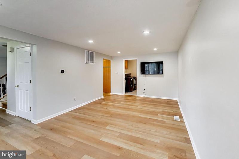 9152 Burke Rd, Burke, VA 22015