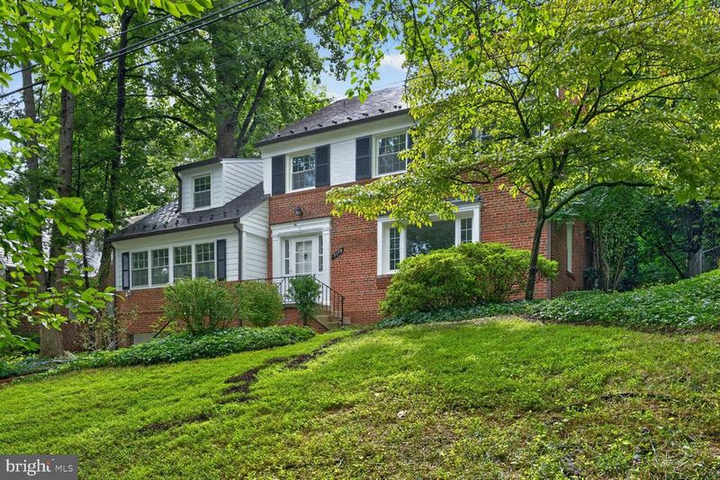 7215 Rollingwood Dr, Chevy Chase, MD 20815