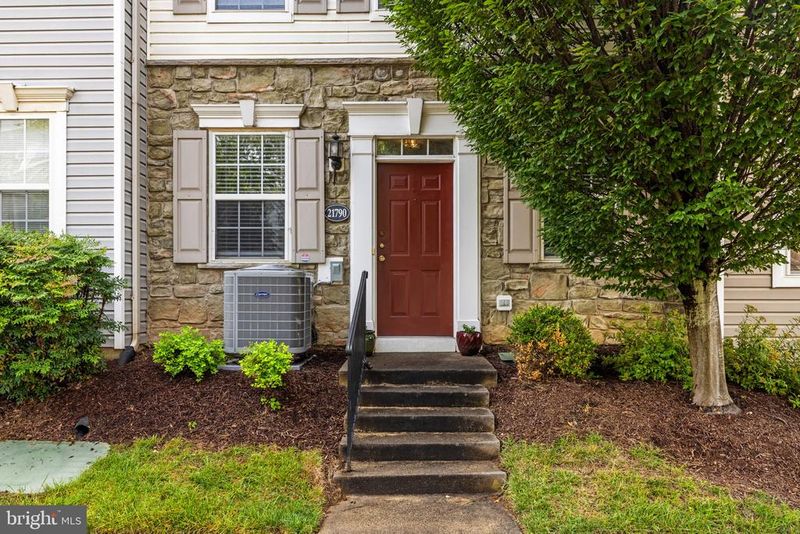 21790 Dragons Green Sq, Ashburn, VA 20147
