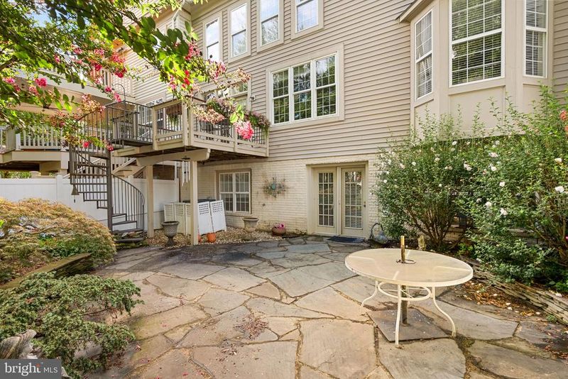 18417 Lanier Island Sq, Leesburg, VA 20176