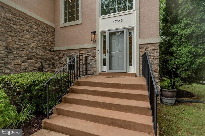 47543 Rippling Dr, Sterling, VA 20165