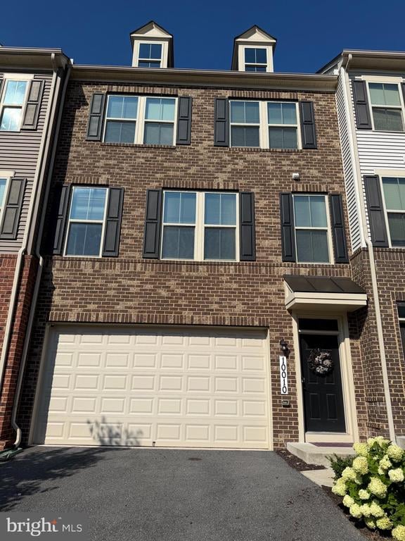 10010 Dorsey Ln, Lanham, MD 20706