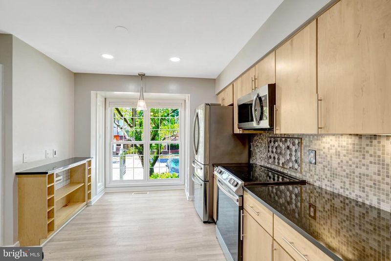 6191 Wellington Commons Dr, Alexandria, VA 22310