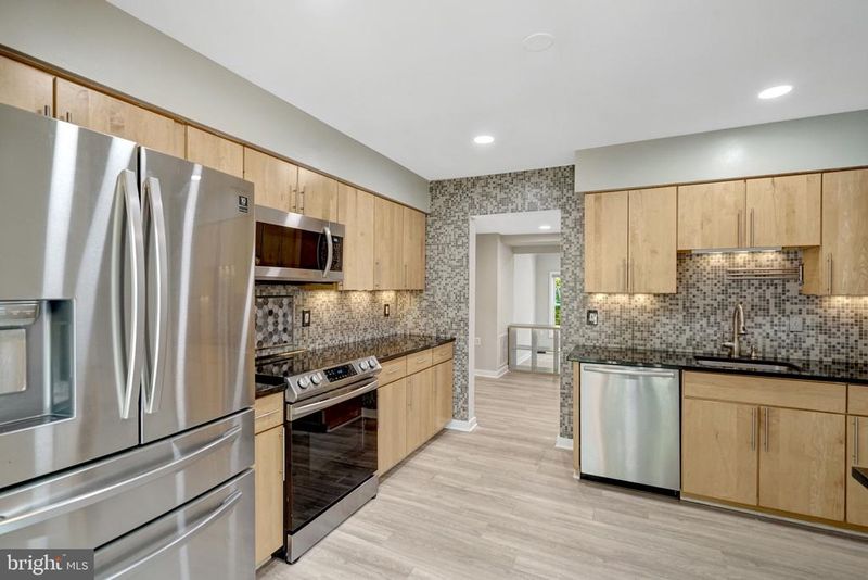 6191 Wellington Commons Dr, Alexandria, VA 22310
