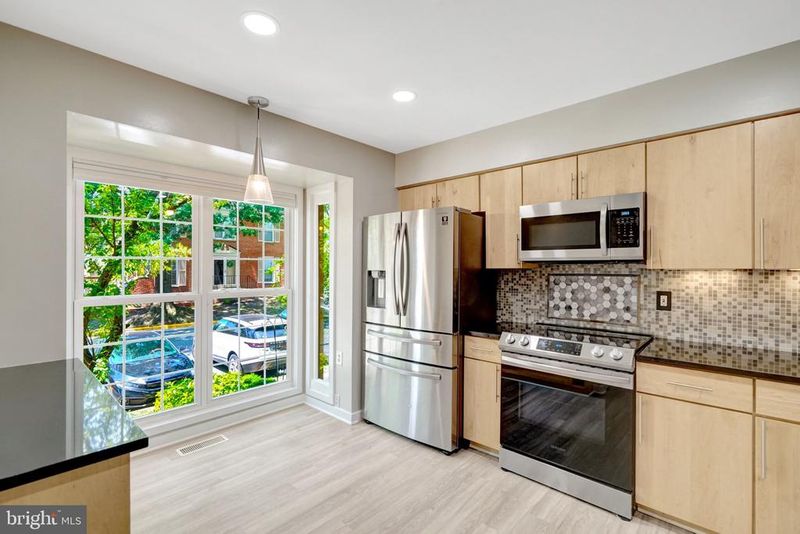 6191 Wellington Commons Dr, Alexandria, VA 22310