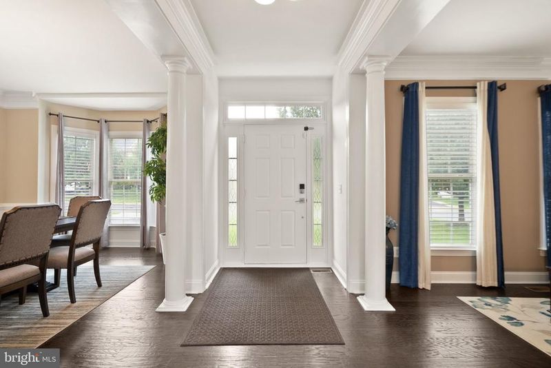 9121 Autumn Glory Ln, Bristow, VA 20136