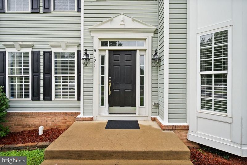9121 Autumn Glory Ln, Bristow, VA 20136