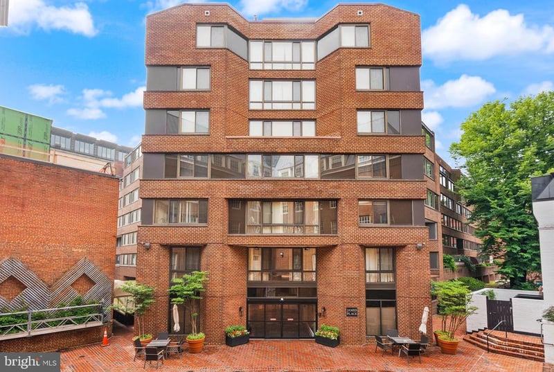 1077 30th St NW #201, Washington, DC 20007