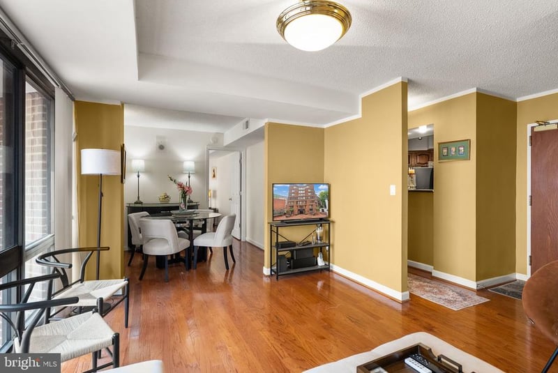 1077 30th St NW #201, Washington, DC 20007