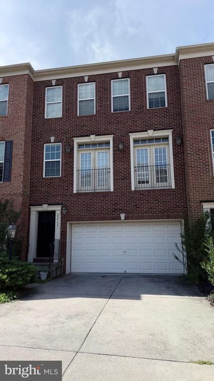 42755 Puller Ter, Broadlands, VA 20148