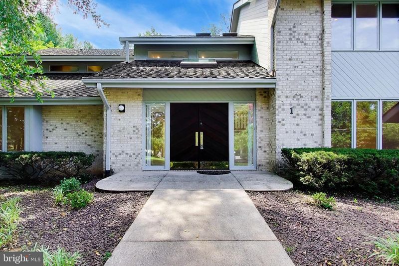 1 Monterra Ct, Rockville, MD 20850
