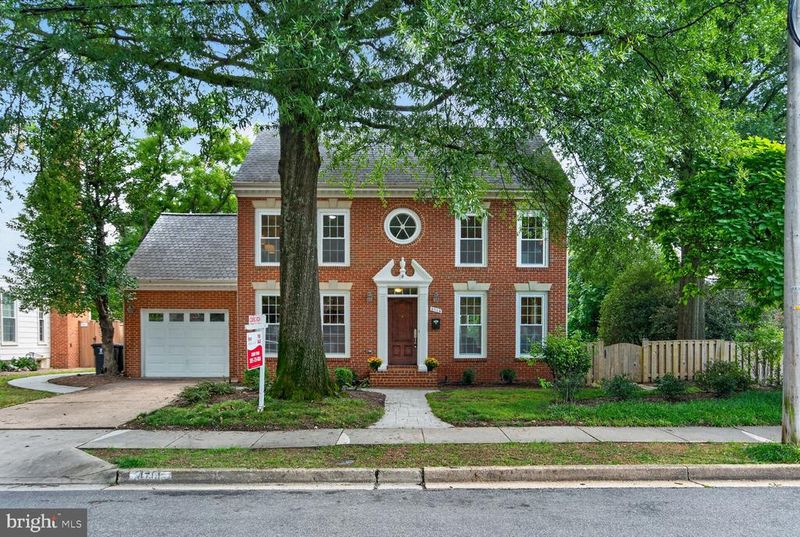 4714 8th St S, Arlington, VA 22204