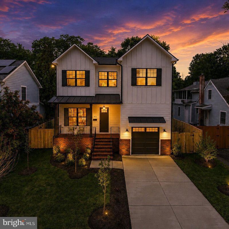 923 17th St S, Arlington, VA 22202