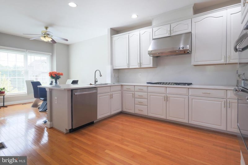 22918 N Brown Sq, Ashburn, VA 20148