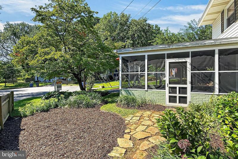 7106 Frazier Pl, Falls Church, VA 22042