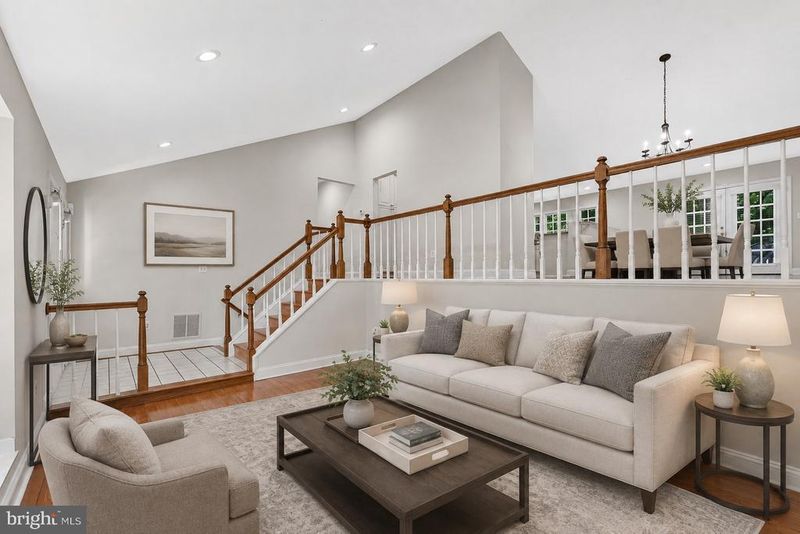13716 Springhaven Dr, Chantilly, VA 20151