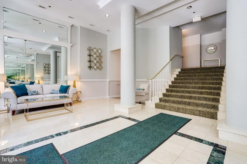 1050 N Taylor St #1-203, Arlington, VA 22201