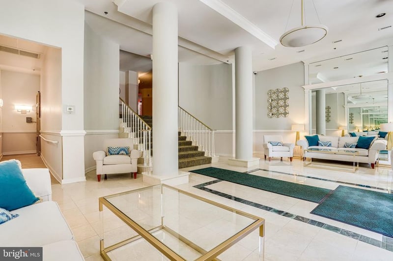 1050 N Taylor St #1-203, Arlington, VA 22201