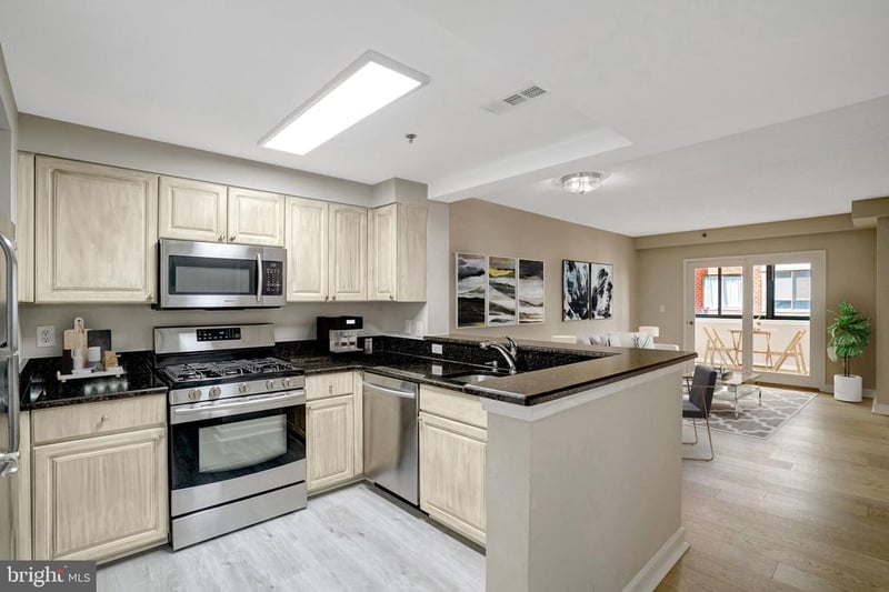 1050 N Taylor St #1-203, Arlington, VA 22201