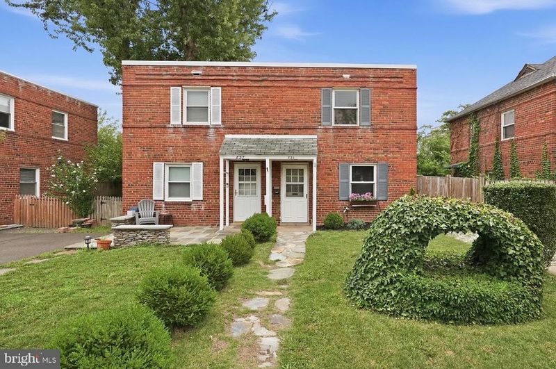 829 S Irving St, Arlington, VA 22204