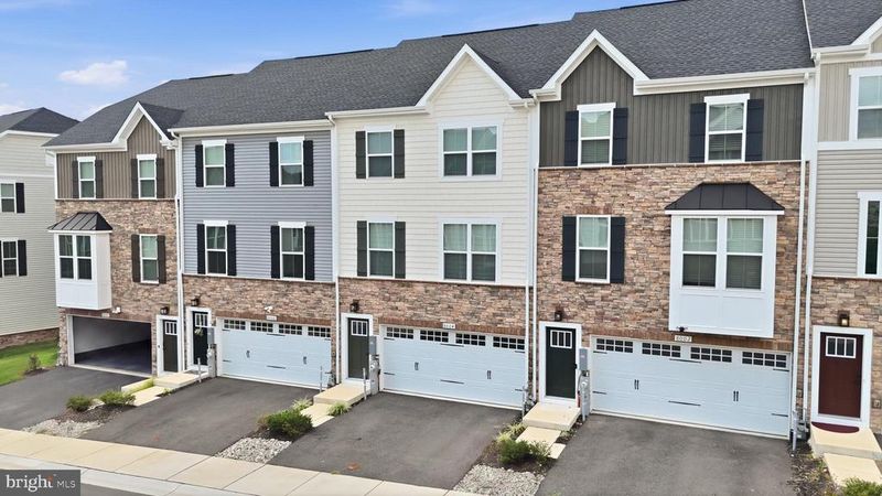 8004 Quail Rise Ln, Laurel, MD 20723