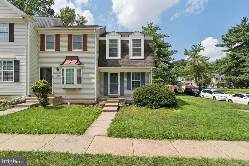35 Bickel Ct, Sterling, VA 20165