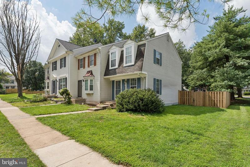 35 Bickel Ct, Sterling, VA 20165