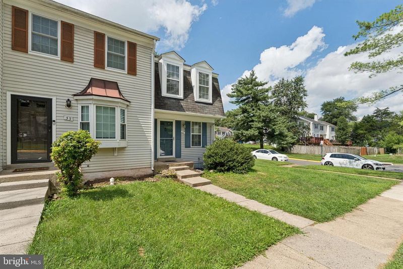 35 Bickel Ct, Sterling, VA 20165