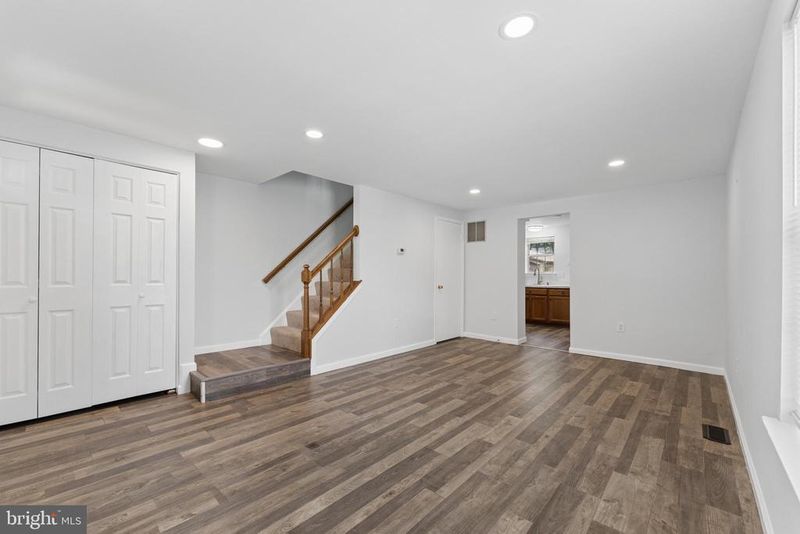 35 Bickel Ct, Sterling, VA 20165