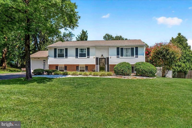 19205 Walters Ave, Poolesville, MD 20837