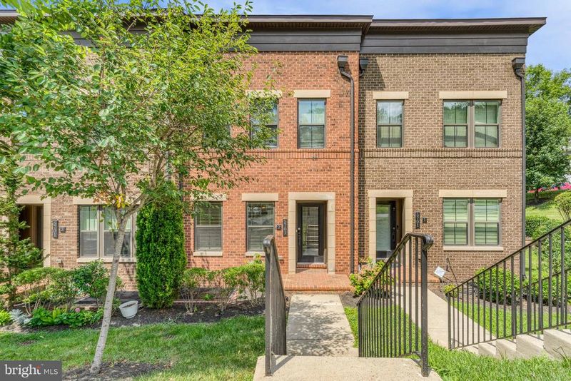 5701 11th St N #2, Arlington, VA 22205