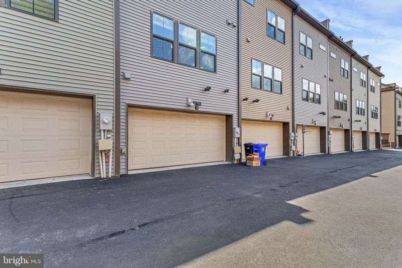 5701 11th St N #2, Arlington, VA 22205