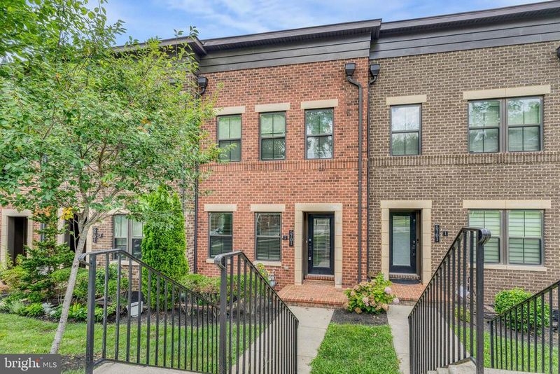 5701 11th St N #2, Arlington, VA 22205