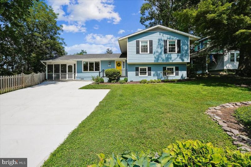 3831 N Vernon St N, Arlington, VA 22207