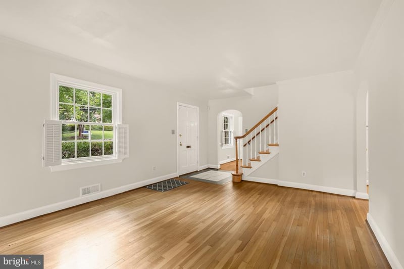 5806 Wilson Ln, Bethesda, MD 20817