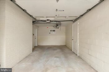 5806 Wilson Ln, Bethesda, MD 20817