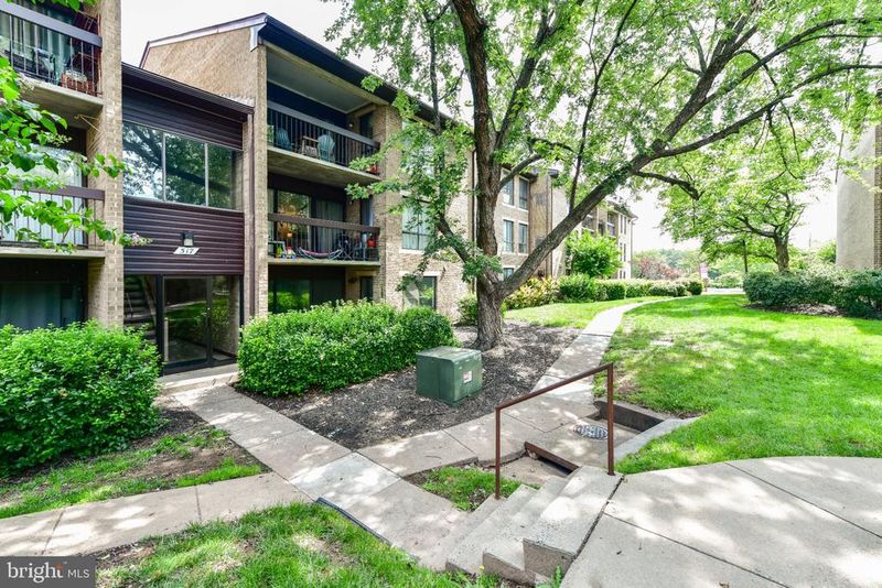 517 Florida Ave #T2, Herndon, VA 20170