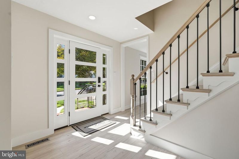 2524 Swift Run St, Vienna, VA 22180
