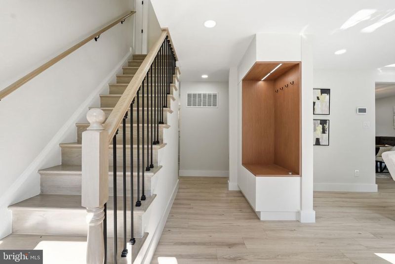2524 Swift Run St, Vienna, VA 22180
