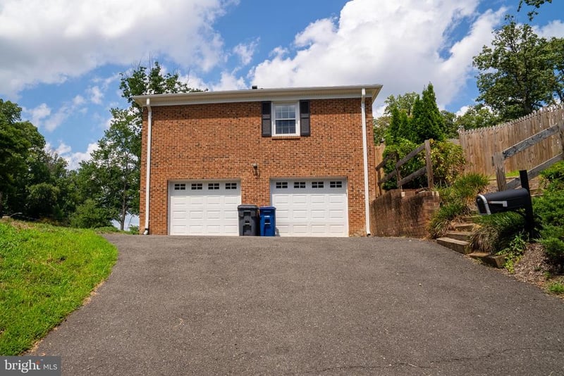 5012 Larno Dr, Alexandria, VA 22310
