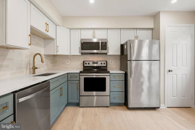 5002 9th St S, Arlington, VA 22204