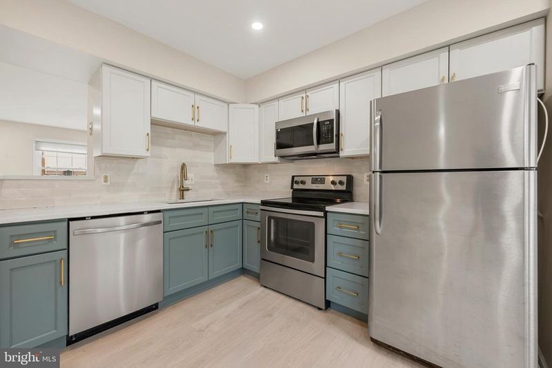 5002 9th St S, Arlington, VA 22204