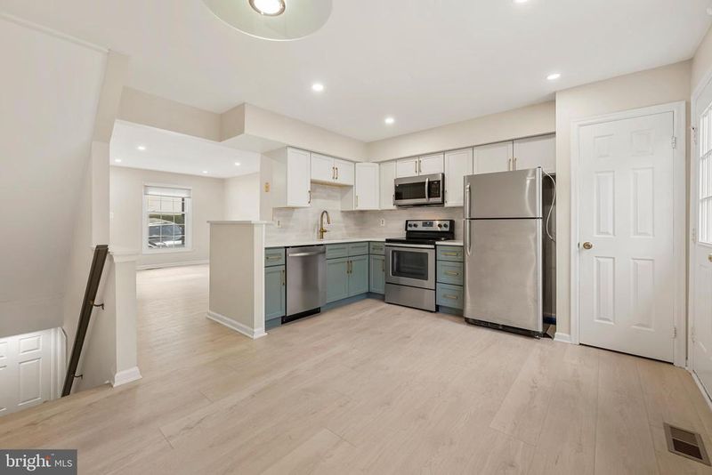 5002 9th St S, Arlington, VA 22204